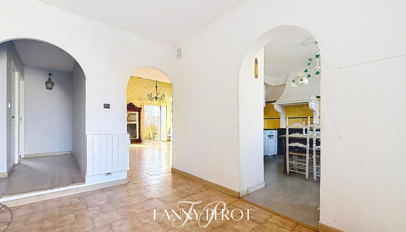 SAINT-CYPRIEN A rénover: A St-Cyprien, maison de 148m² avec jardin, piscine et garage 7