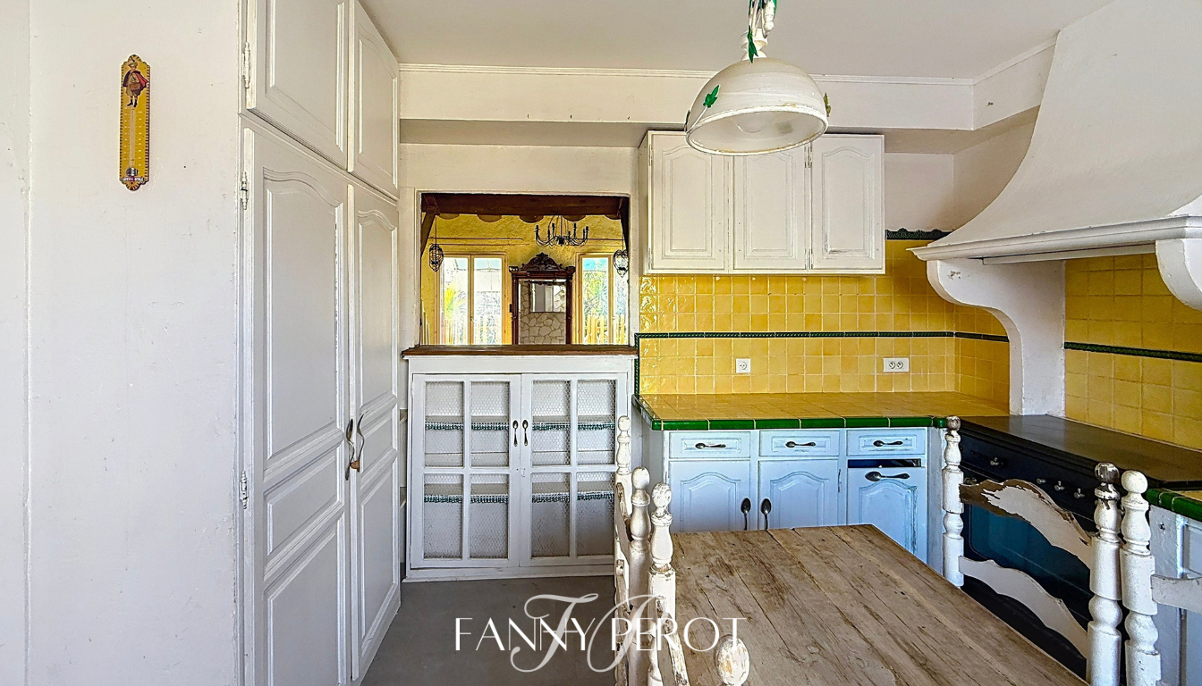 SAINT-CYPRIEN A rénover: A St-Cyprien, maison de 148m² avec jardin, piscine et garage 9