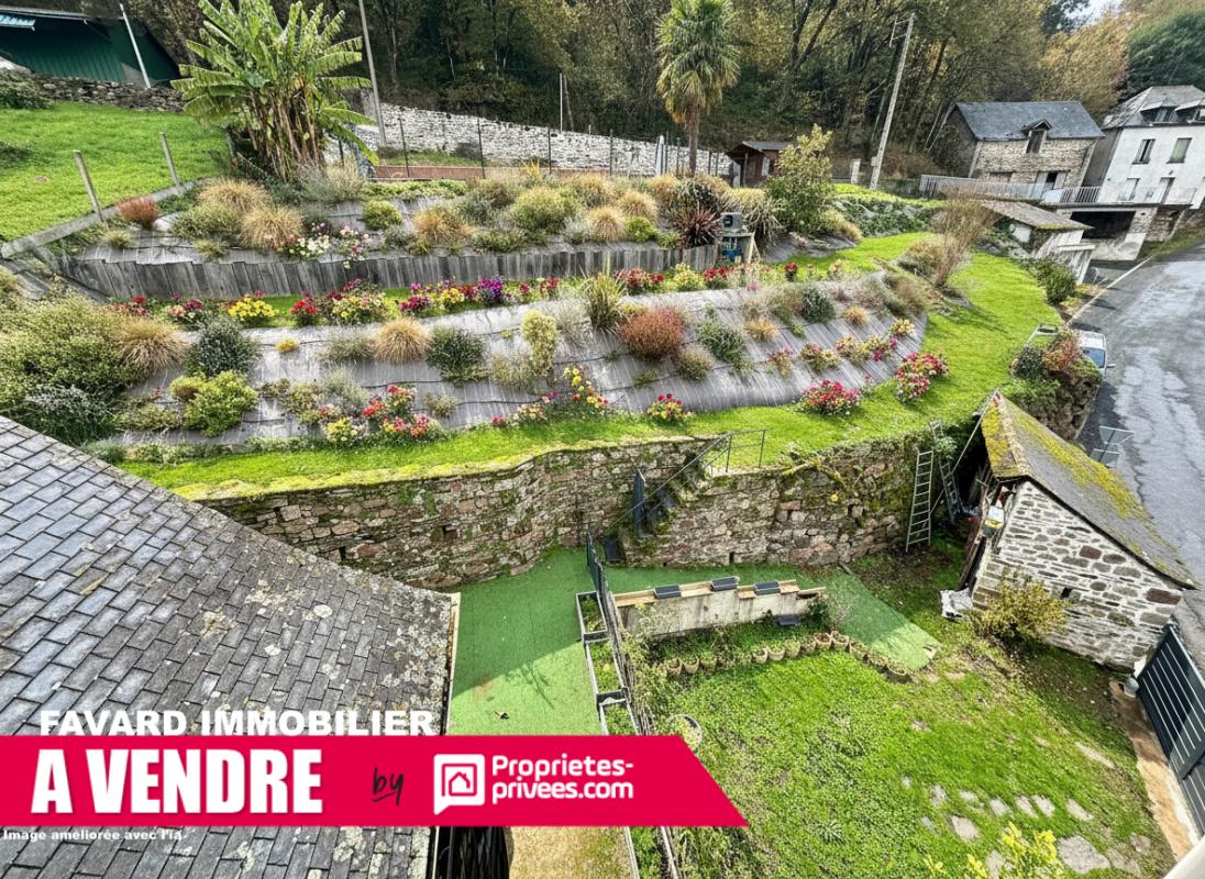 VIGNOLS Maison de caractère avec tour, piscine et vue sur le viaduc 2