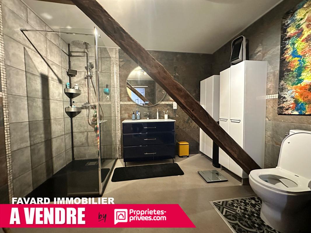 VIGNOLS Maison de caractère avec tour, piscine et vue sur le viaduc 9