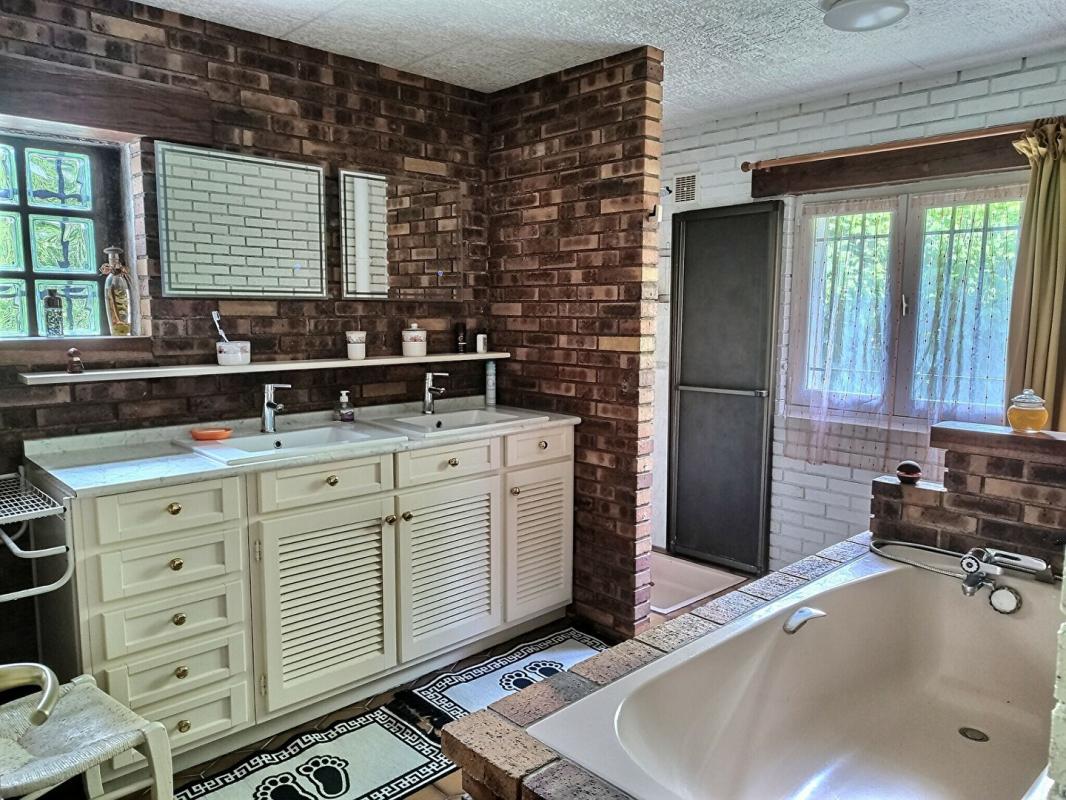 SAINT-ANDRE-EN-MORVAN Maison Saint Andre en Morvan 8 pièces 16