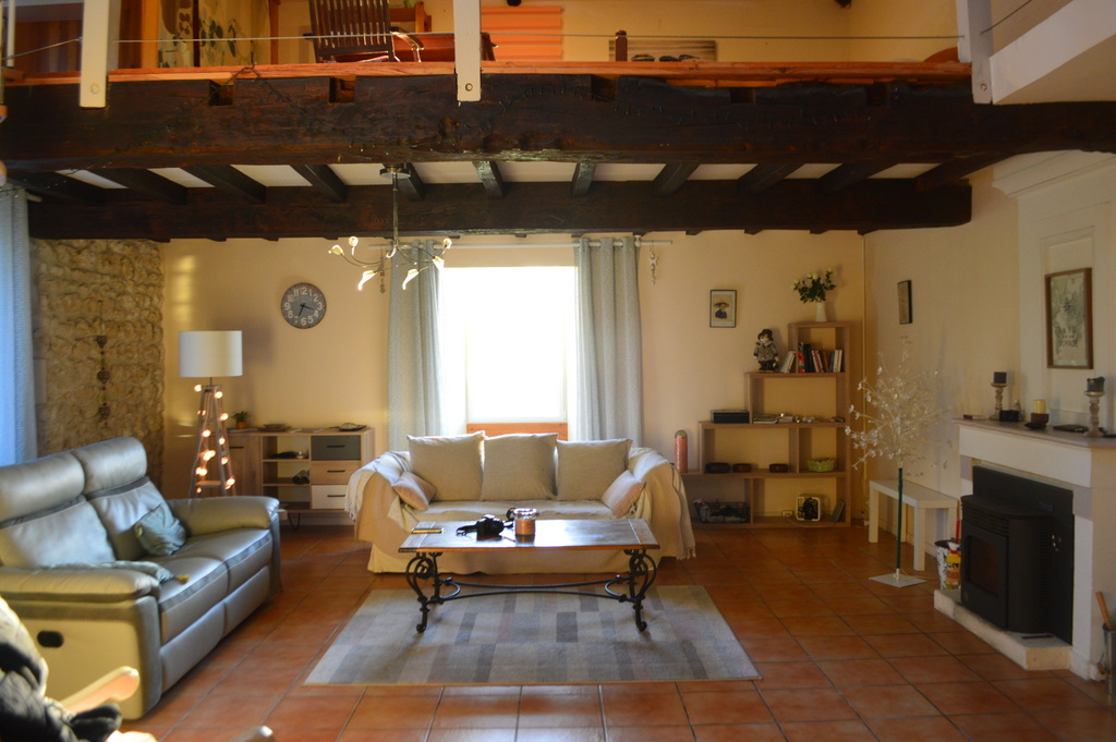 CHENAC-SAINT-SEURIN-D'UZET Charentaise de 5 pièce(s) 161 m2 17