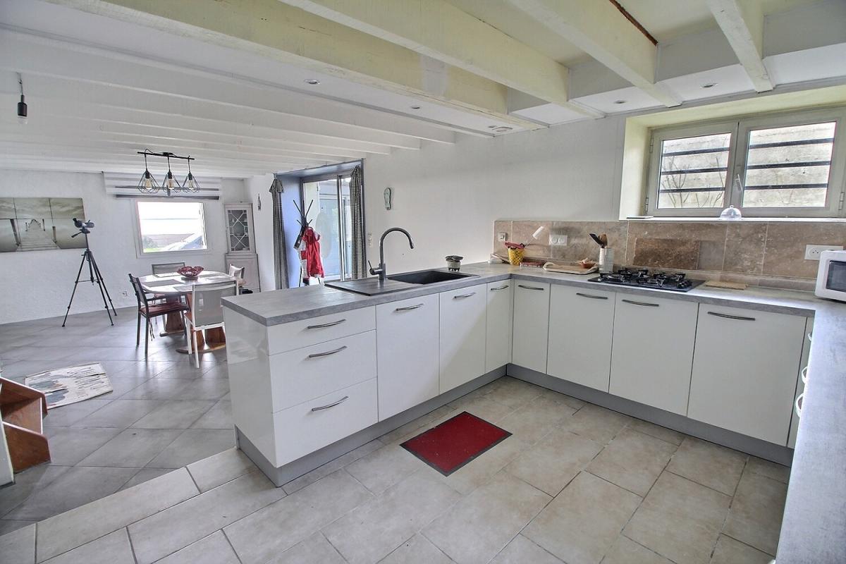 CHENAC-SAINT-SEURIN-D'UZET Charentaise de 5 pièce(s) 161 m2 7