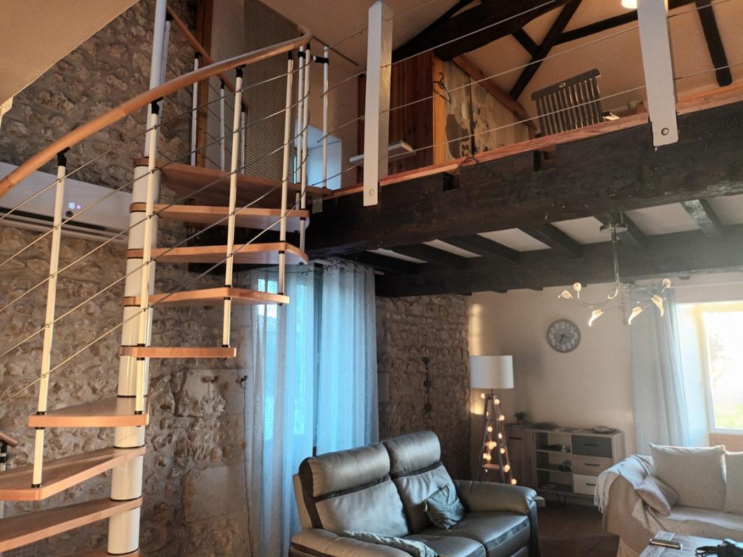 CHENAC-SAINT-SEURIN-D'UZET Charentaise de 5 pièce(s) 161 m2 9