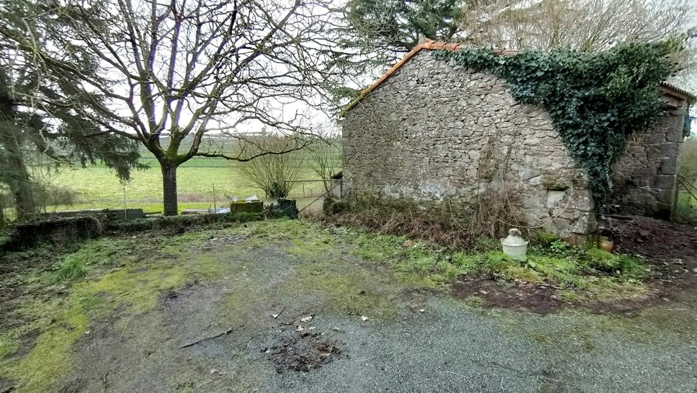 CHAMBRETAUD Maison de village 6 pièces 147 m2 12