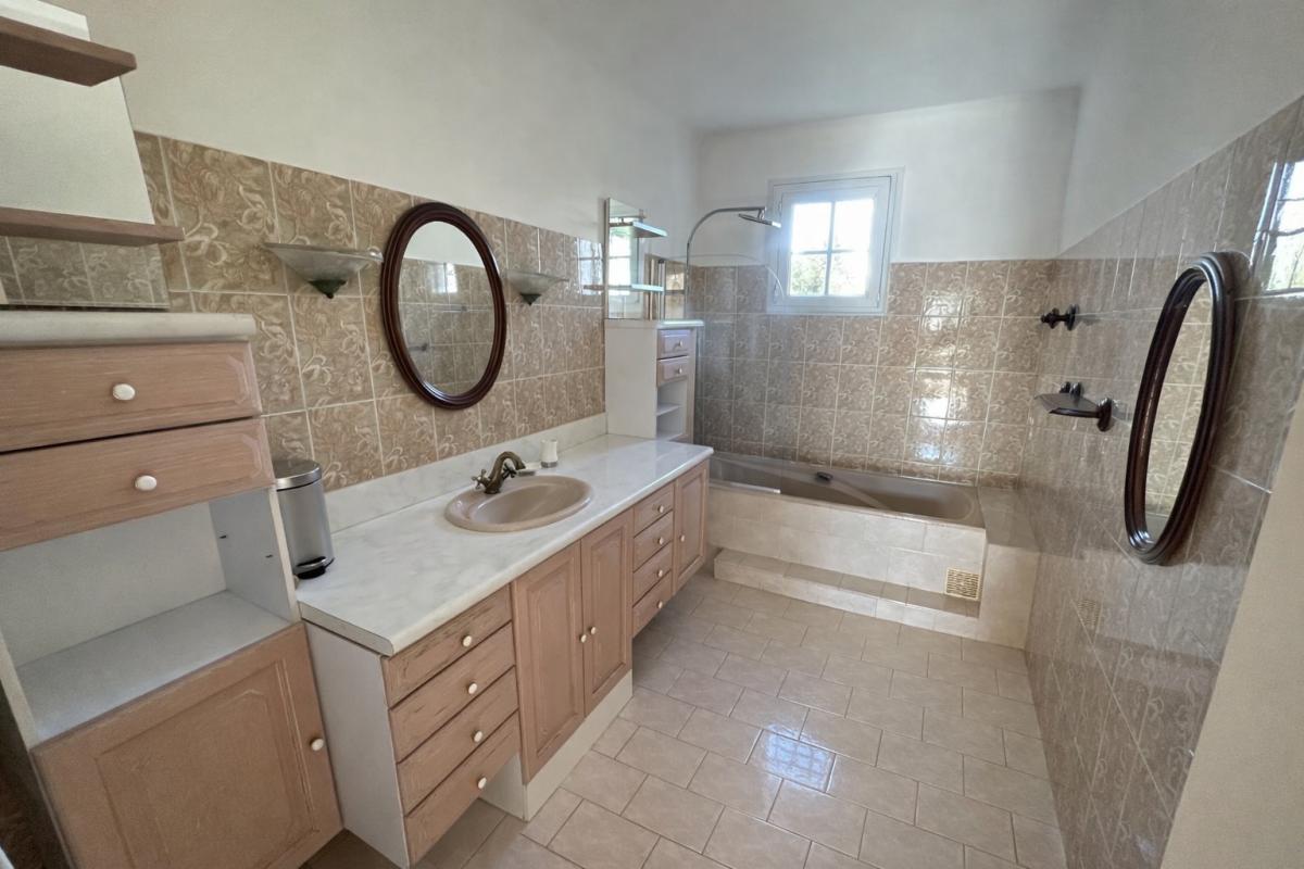 SAINT-VICTORET St Victoret - Propriété de 429 m² avec dépendances, piscine, pool house 13