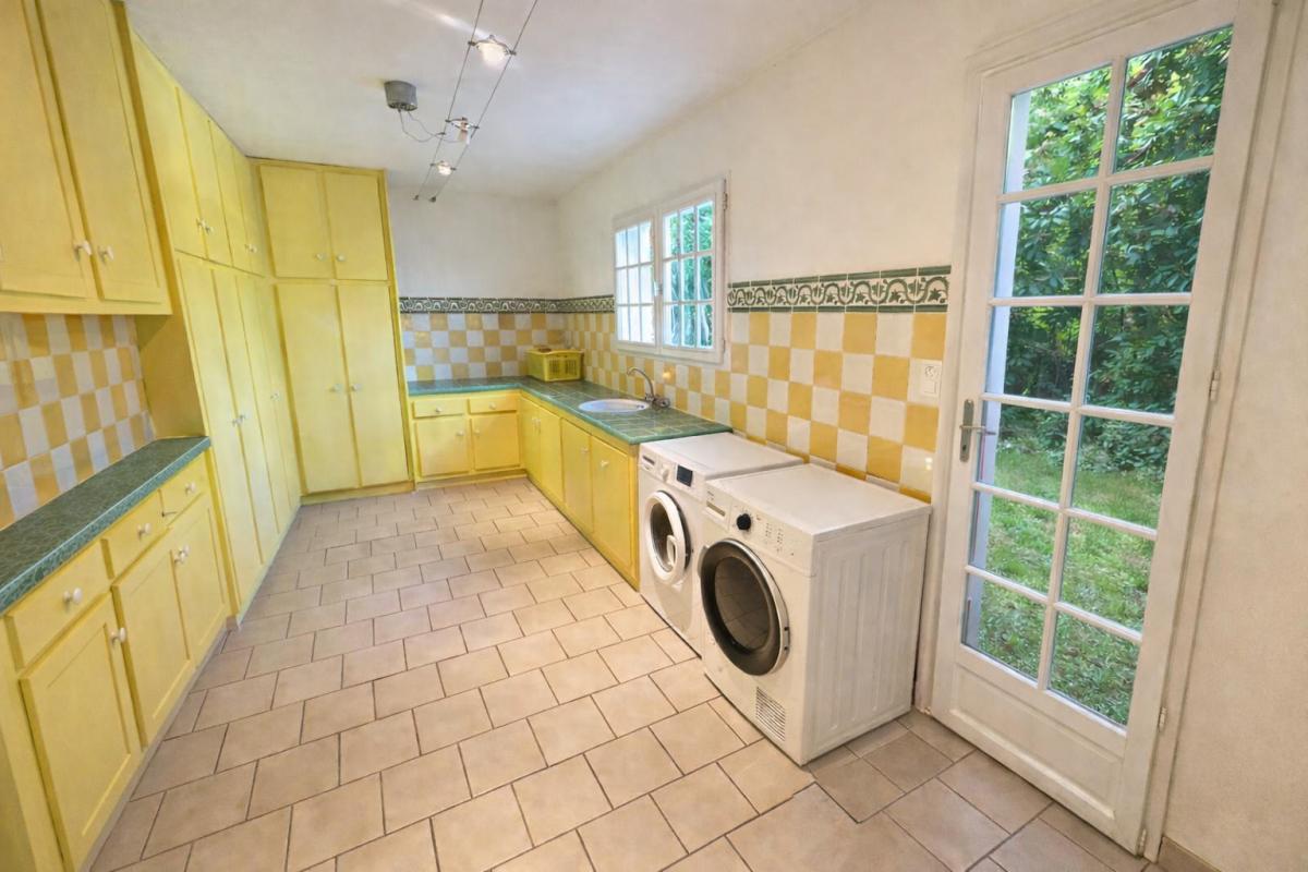 SAINT-VICTORET St Victoret - Propriété de 429 m² avec dépendances, piscine, pool house 9