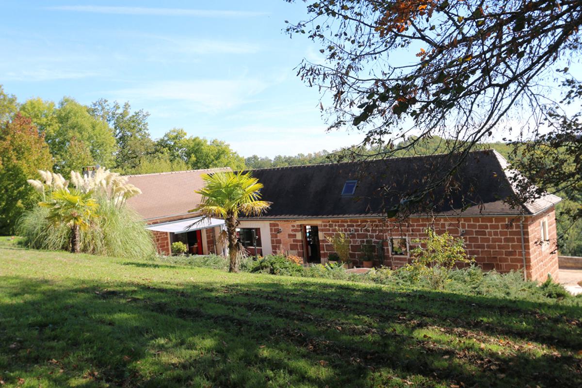BADEFOLS-D'ANS Maison en pierre avec piscine chauffé et terrain 17 hectares 3