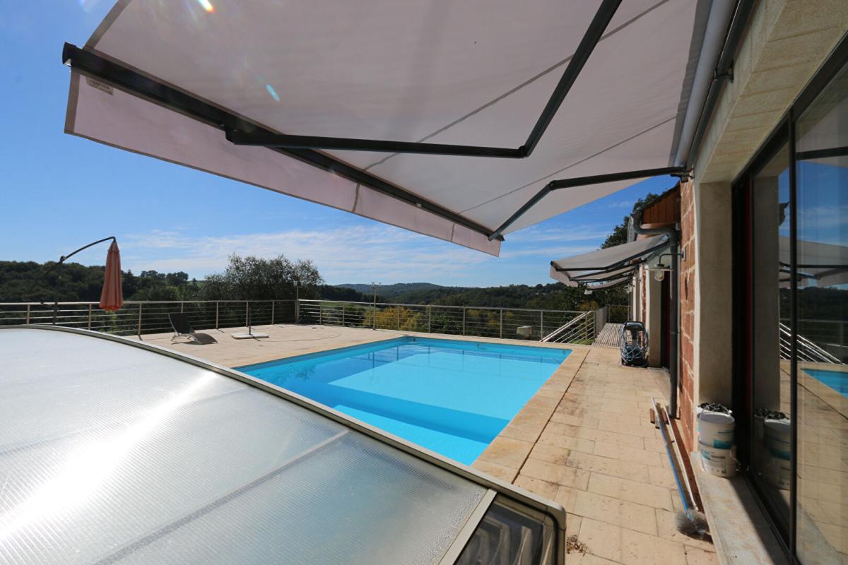 BADEFOLS-D'ANS Maison en pierre avec piscine chauffé et terrain 17 hectares 5