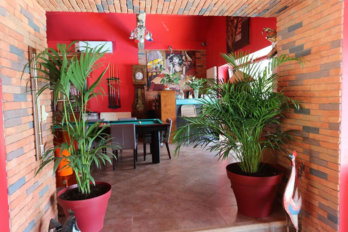 BADEFOLS-D'ANS Maison en pierre avec piscine chauffé et terrain 17 hectares 6