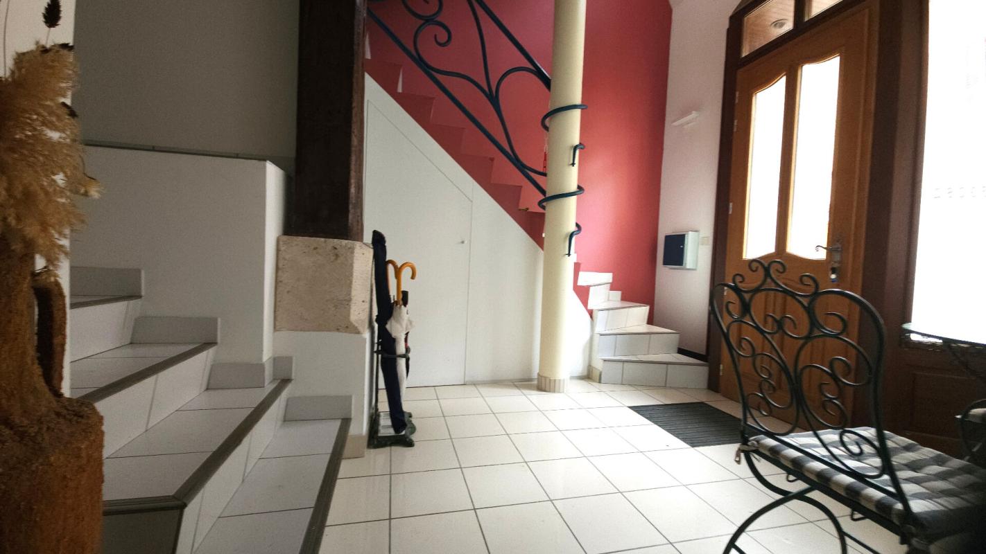 BAR-SUR-SEINE Immeuble de Caractère 8