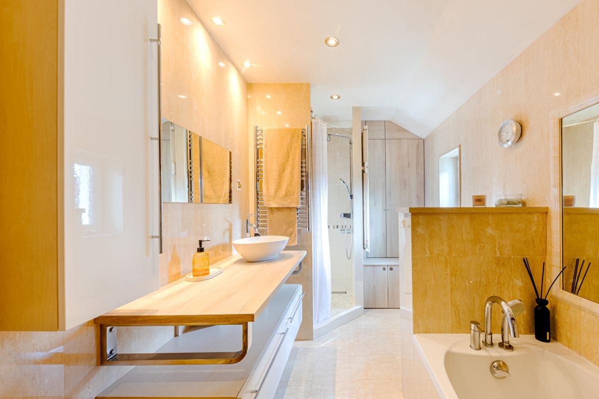 SERAINCOURT Ancienne dépendance de château entièrement rénovée - Élégance et cadre privilégié, proche golf et centres urbains 11