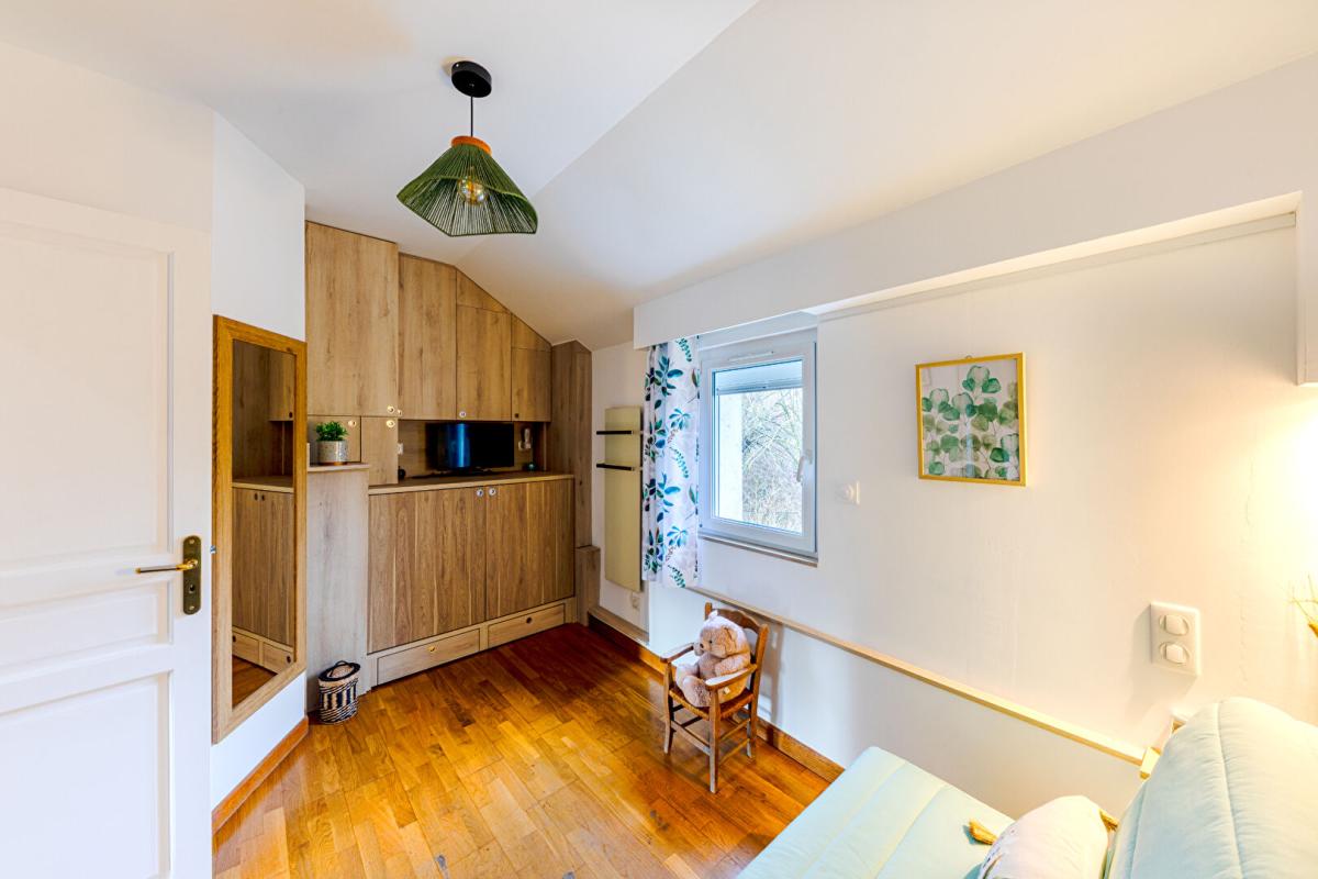 SERAINCOURT Ancienne dépendance de château entièrement rénovée - Élégance et cadre privilégié, proche golf et centres urbains 12