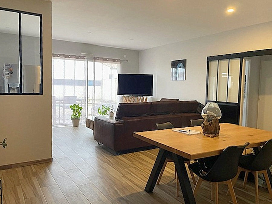 ANGLIERS Maison de plain-pied - 2019 - 83 m² - 3 chambres - Jardin, piscine et garage 2