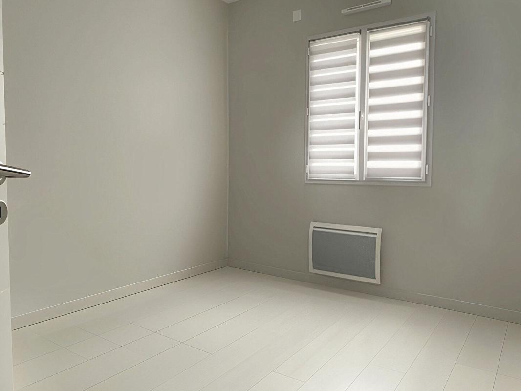 ANGLIERS Maison de plain-pied - 2019 - 83 m² - 3 chambres - Jardin, piscine et garage 9