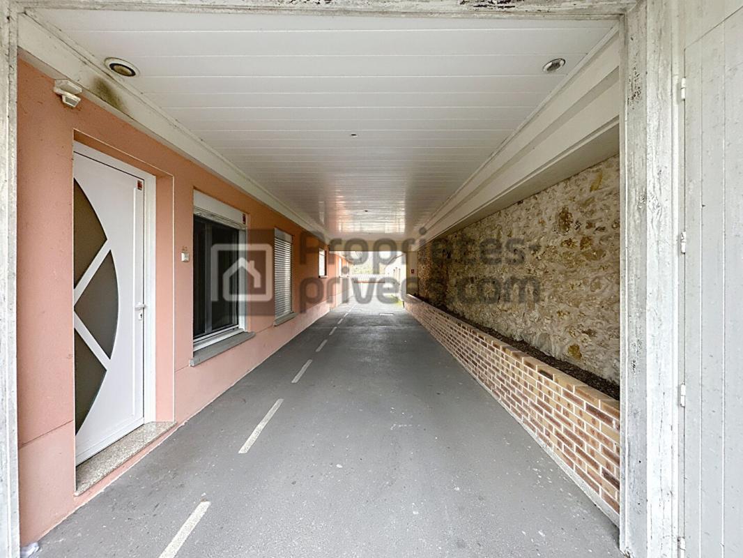 LA QUEUE-EN-BRIE Appartement 1 chambre et grand garage fermé 10