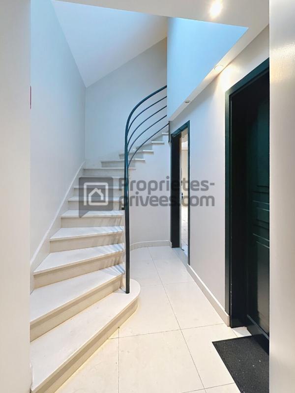 LA QUEUE-EN-BRIE Appartement 1 chambre et grand garage fermé 9