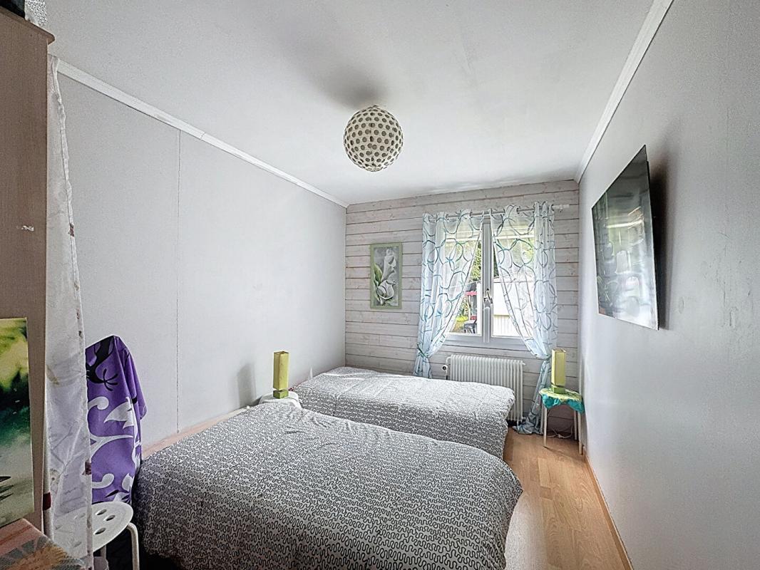 CHAMARANDE Coup de coeur garanti !  Maison familiale sans vis-à-vis sur grand terrain arboré ! 12