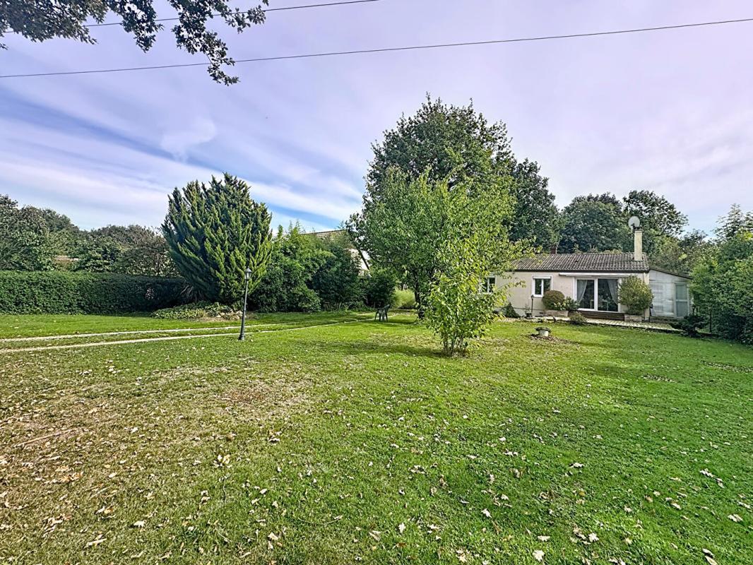 CHAMARANDE Coup de coeur garanti !  Maison familiale sans vis-à-vis sur grand terrain arboré ! 15