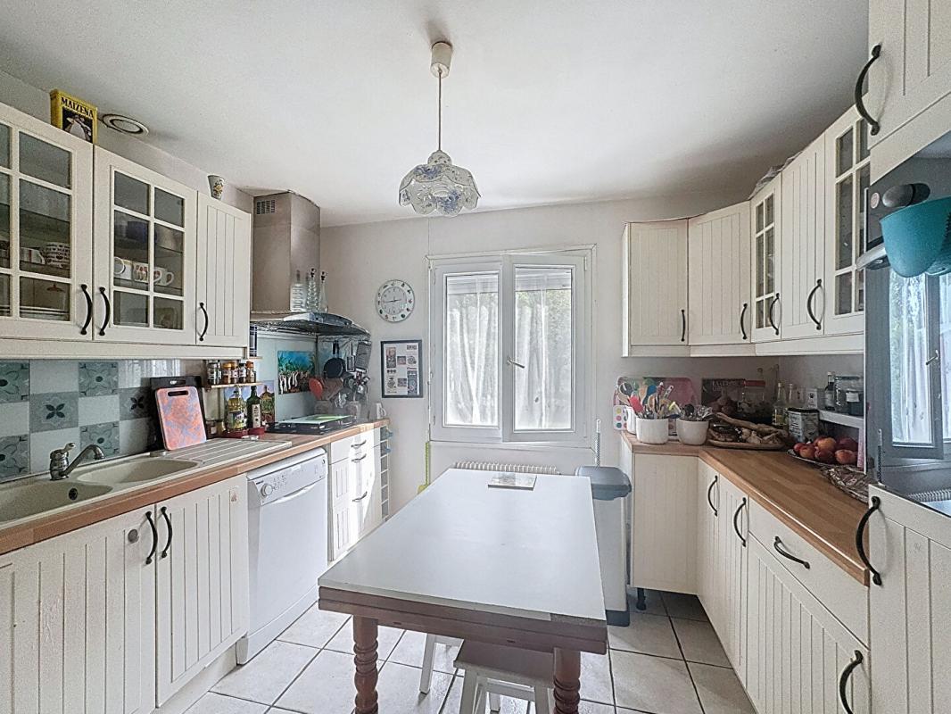 CHAMARANDE Coup de coeur garanti !  Maison familiale sans vis-à-vis sur grand terrain arboré ! 8