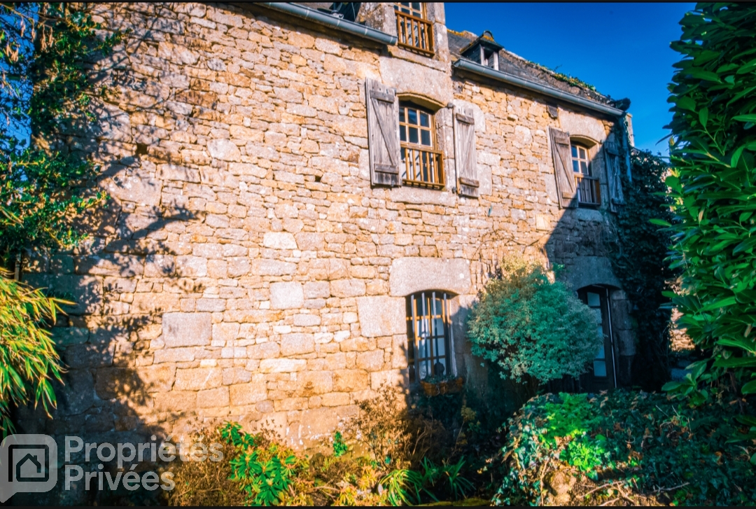 VILDE-GUINGALAN Maison de caractère plein bourg 1