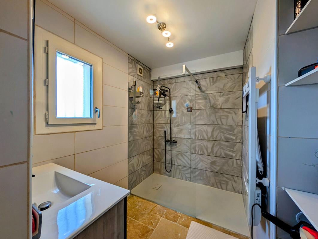 LARCHE Vaste Maison familiale à Larche 10