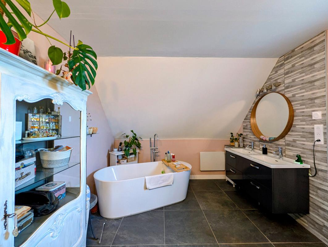 LARCHE Vaste Maison familiale à Larche 12