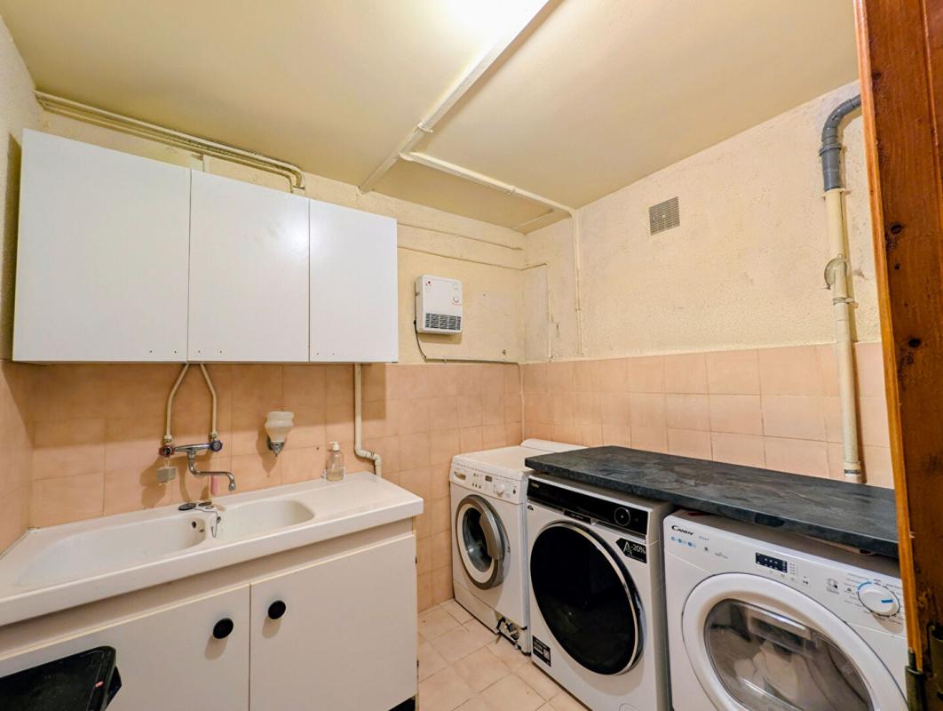 LARCHE Vaste Maison familiale à Larche 16