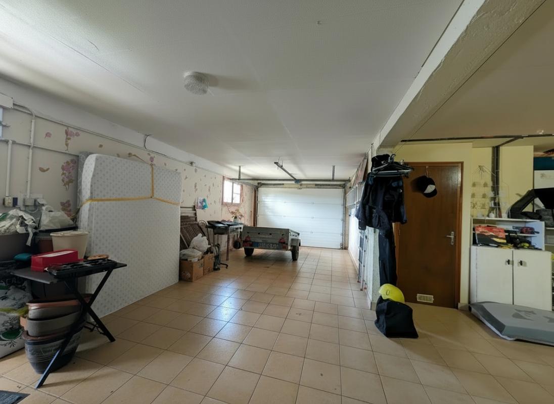 LARCHE Vaste Maison familiale à Larche 18