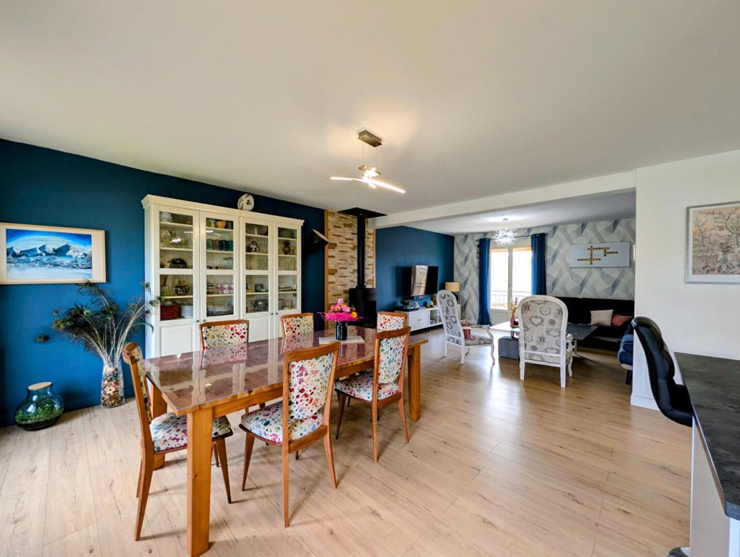 LARCHE Vaste Maison familiale à Larche 5