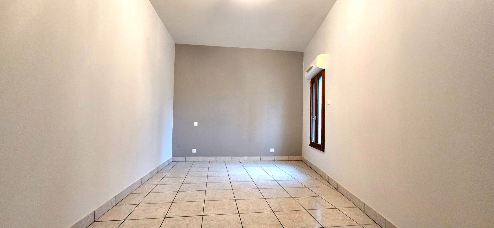 MONTPON-MENESTEROL Maison plain pied, avec garage 7