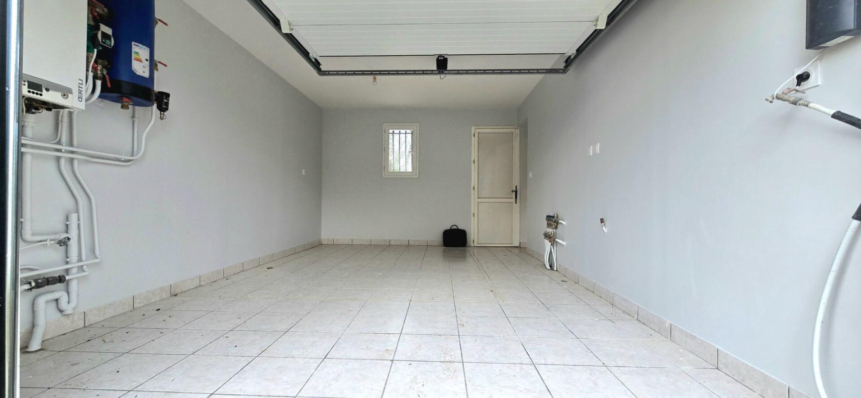 MONTPON-MENESTEROL Maison plain pied, avec garage 9