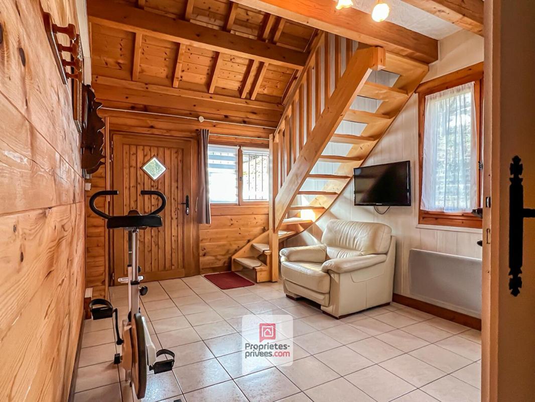 SAINT-HILAIRE Plateau des Petites Roches (38660) - Chalet T6 en madriers + studio + carport + jardin 16