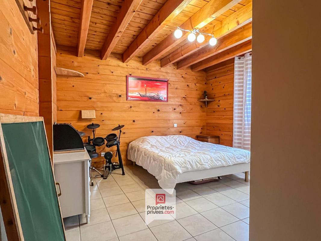 SAINT-HILAIRE Plateau des Petites Roches (38660) - Chalet T6 en madriers + studio + carport + jardin 9