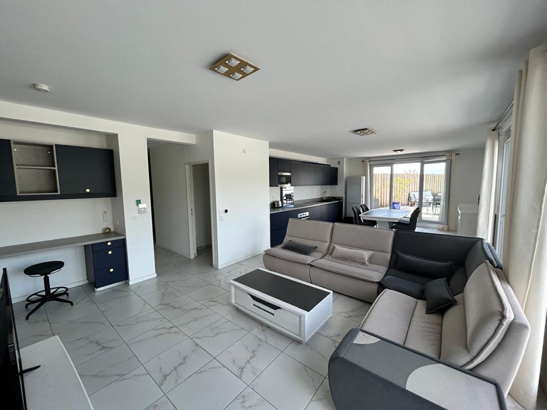 CENON Appartement   T3 de 97 m2 environ moderne vendu meublé au 6 eme et dernier étage avec une vue panoramique 2