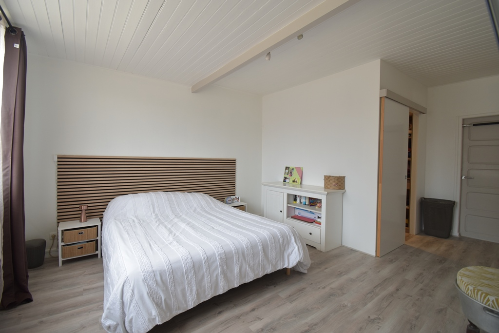 LES SABLES-D'OLONNE Maison Les Sables d'Olonne 5 pièces 124m2 + studio 32 m2 12