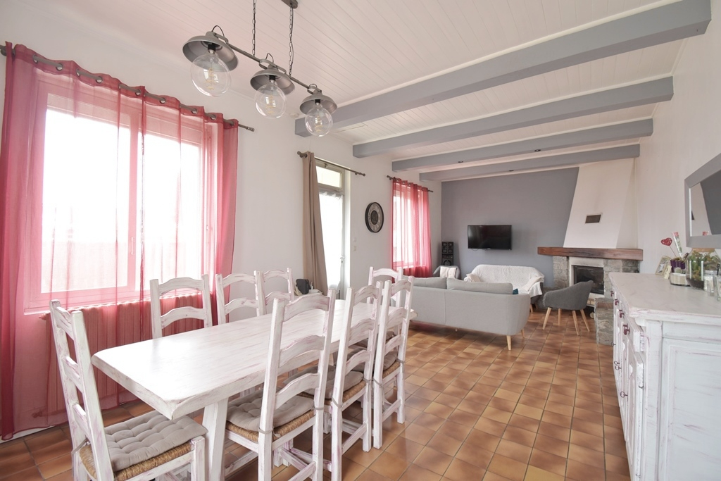 LES SABLES-D'OLONNE Maison Les Sables d'Olonne 5 pièces 124m2 + studio 32 m2 5