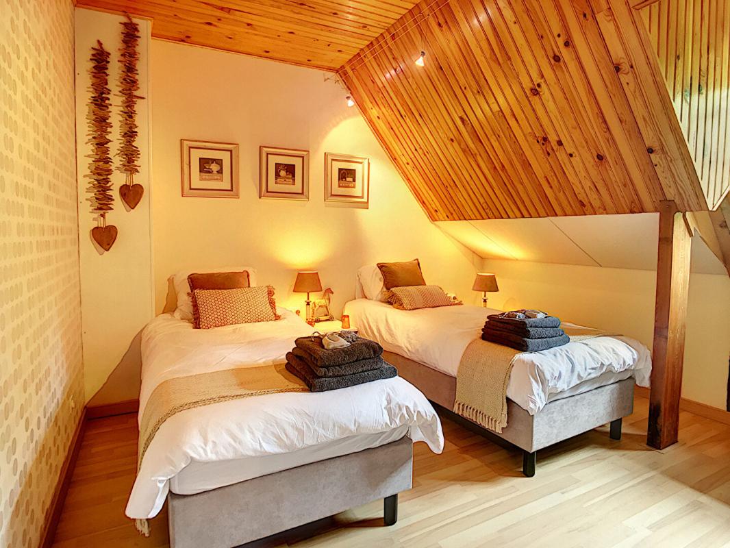 SAINT-CHAMASSY Maison avec 5 chambres et une piscine à débordement 11