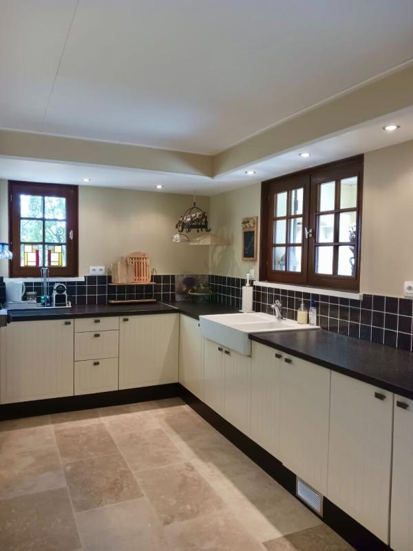 SAINT-CHAMASSY Maison avec 5 chambres et une piscine à débordement 16