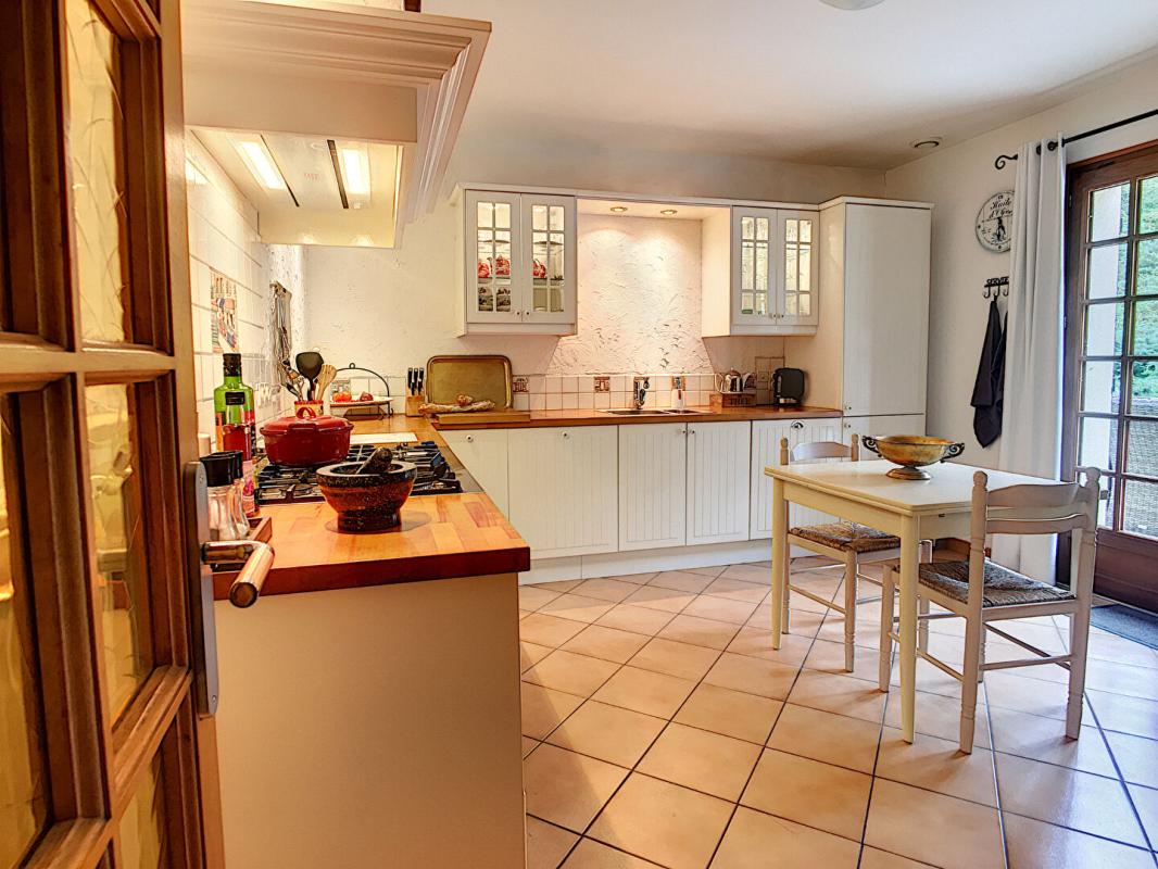 SAINT-CHAMASSY Maison avec 5 chambres et une piscine à débordement 7