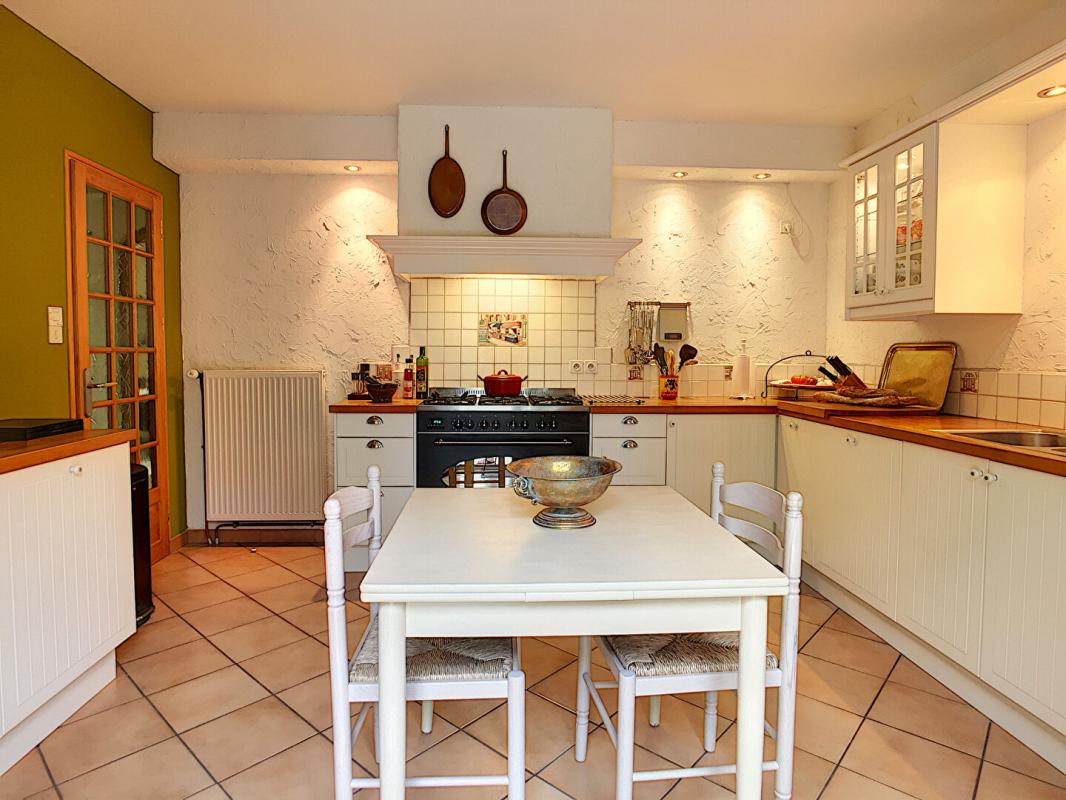 SAINT-CHAMASSY Maison avec 5 chambres et une piscine à débordement 8