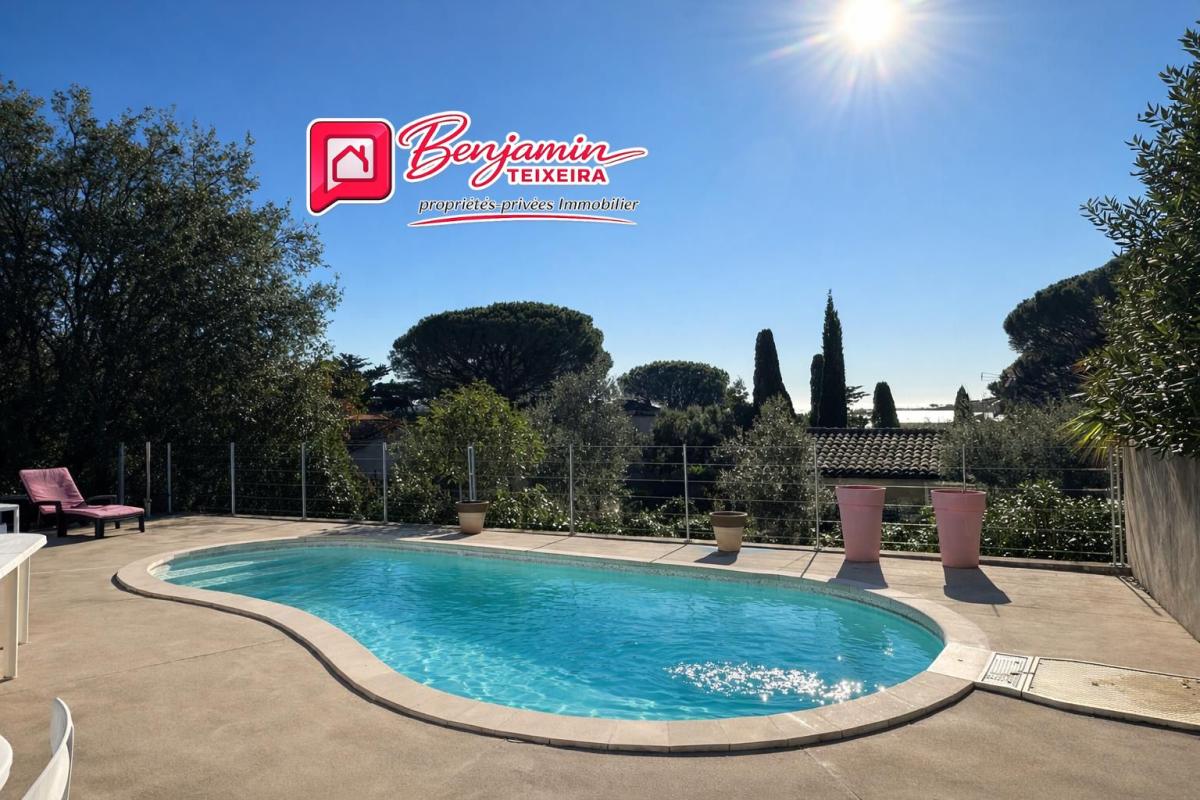 SAINTE-MAXIME Villa Sainte Maxime 6 pièce(s) 117 m2 - Garage 27m² - Vue mer - piscine 17