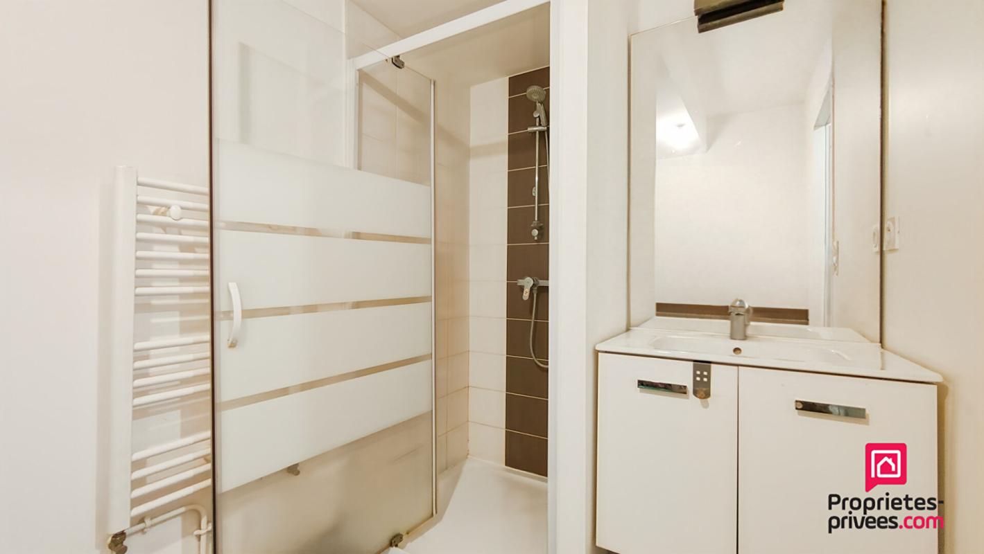 NANTES NANTES - STUDIO HYPER CENTRE AU CALME AVEC TERRASSE ET VERDURE 12