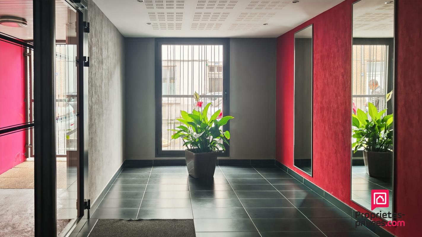 NANTES NANTES - STUDIO HYPER CENTRE AU CALME AVEC TERRASSE ET VERDURE 9