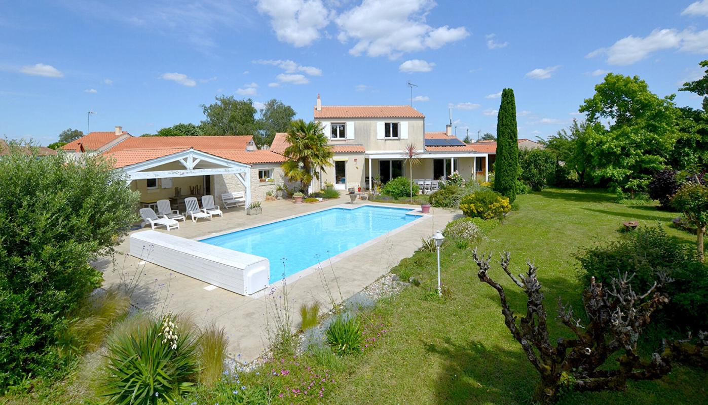 LUCON Maison Lucon 7 pièce(s) 188 m2 11