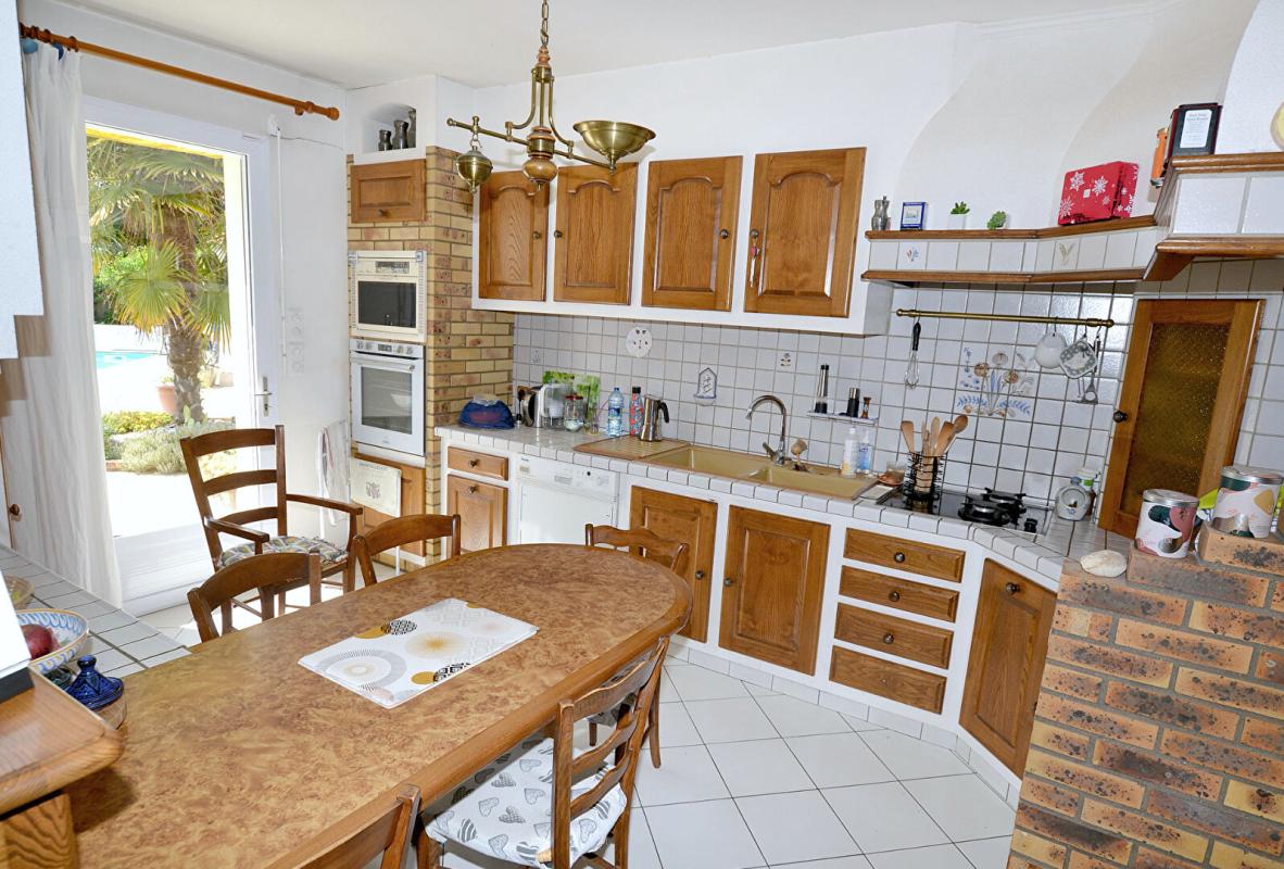 LUCON Maison Lucon 7 pièce(s) 188 m2 6