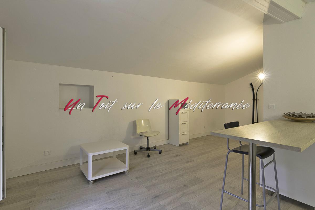 BORMES-LES-MIMOSAS Appartement de village T2 de 45m2 à Bormes Les Mimosas 9