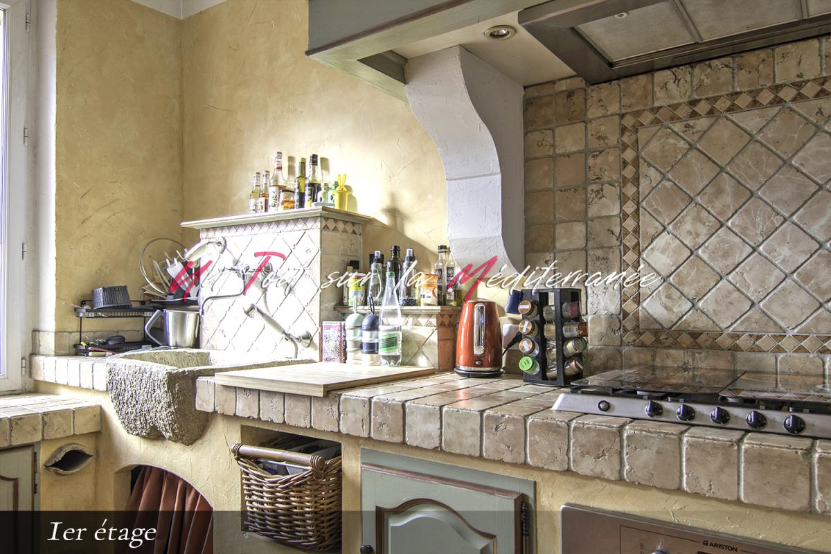 PUGET-VILLE Jolie Maison de village avec jardinet-terrasse et garage à Puget Ville, 3 chambres, 147 m2 utiles 1