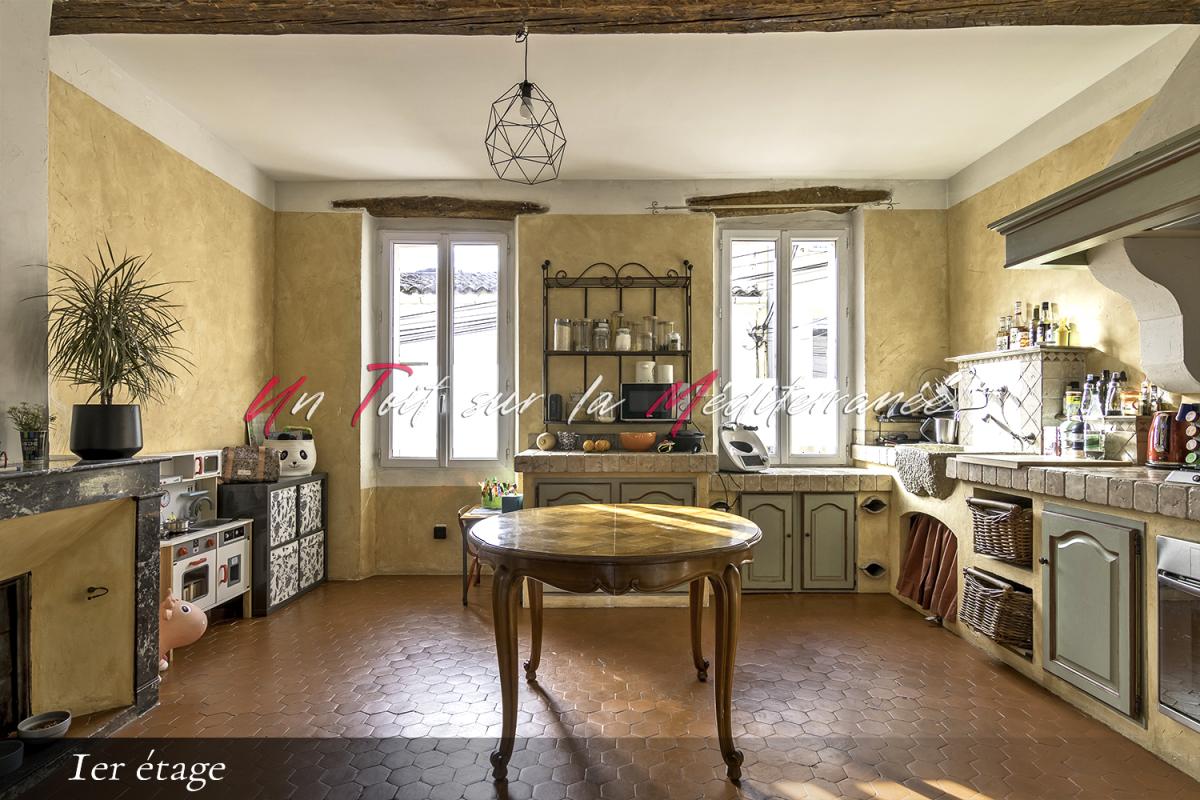 PUGET-VILLE Jolie Maison de village avec jardinet-terrasse et garage à Puget Ville, 3 chambres, 147 m2 utiles 2