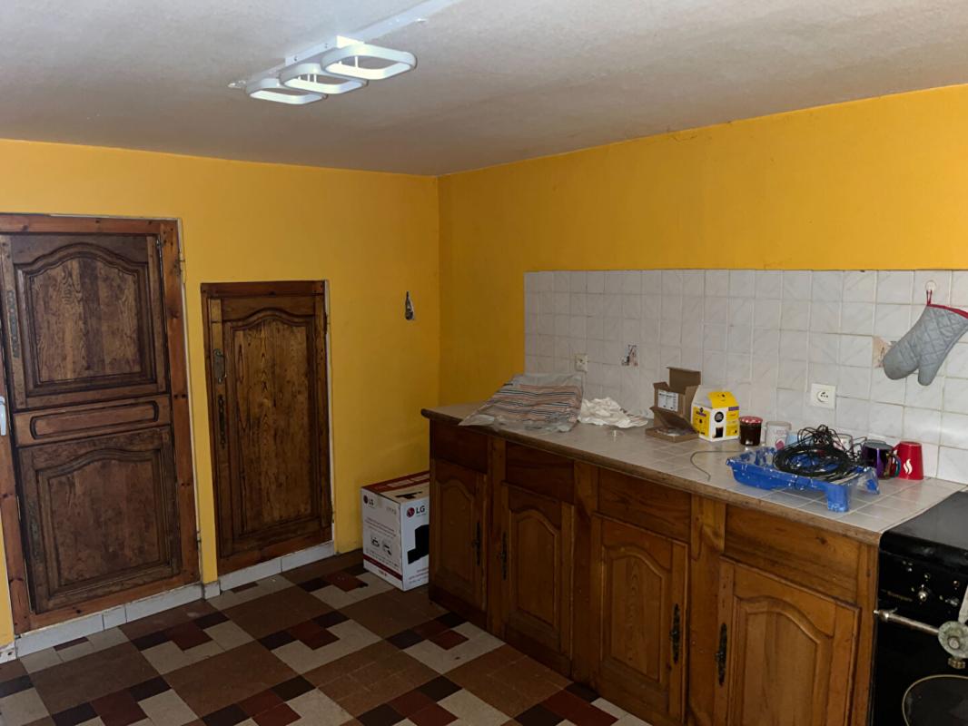 LE VIGEANT Maison de 63 m2 à Le vigeant  , 2 chambres , jardin de 580 m2 avec grange 3